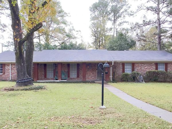 2009 Lake Trace Drive, Jackson, MS 39211