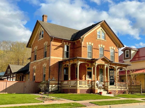 629 Main Street, McGregor, IA 52157