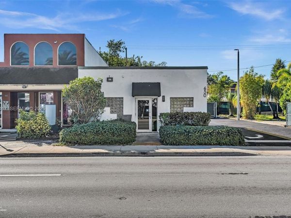 650 NE 167th St , Miami, FL 33162