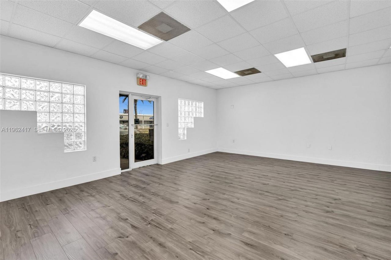 650 NE 167th St , Miami, FL 33162 Photo