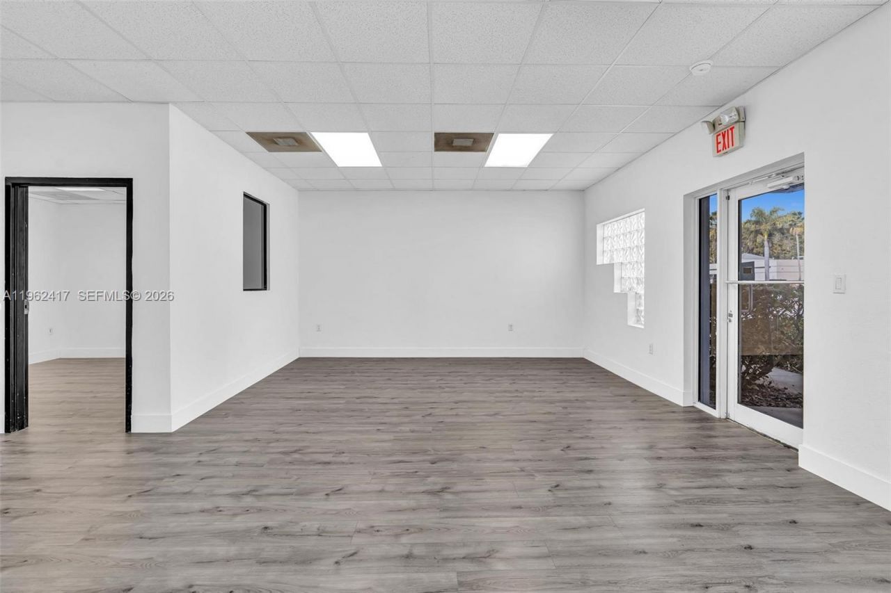 650 NE 167th St , Miami, FL 33162 Photo