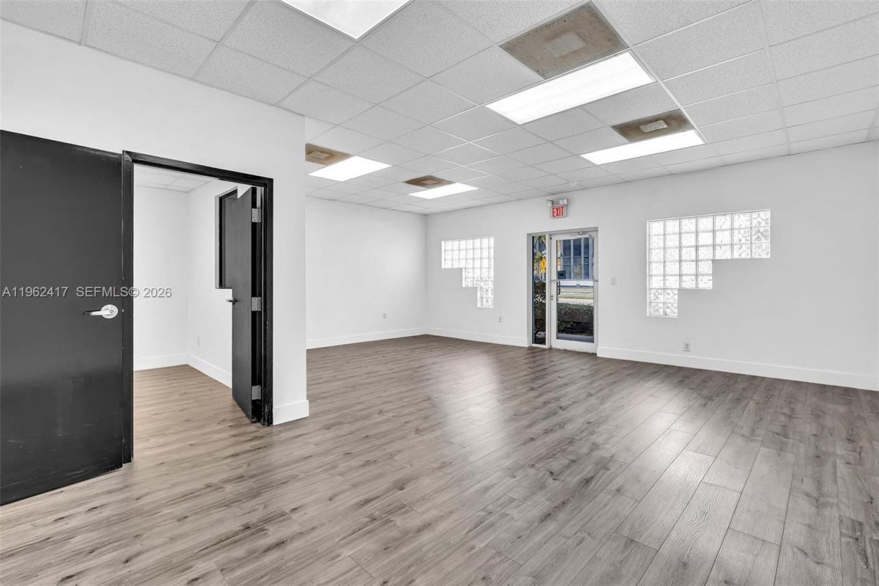 650 NE 167th St , Miami, FL 33162 Photo