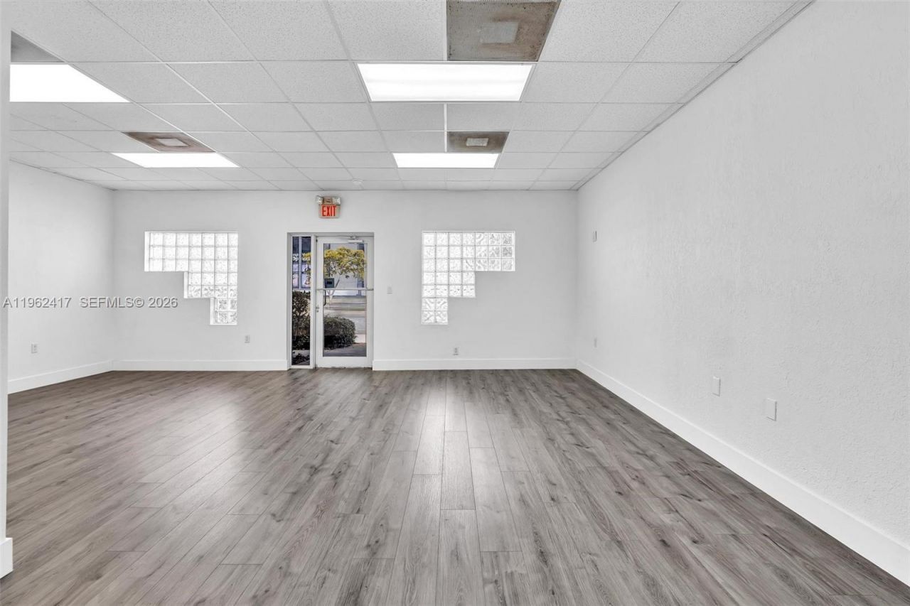 650 NE 167th St , Miami, FL 33162 Photo