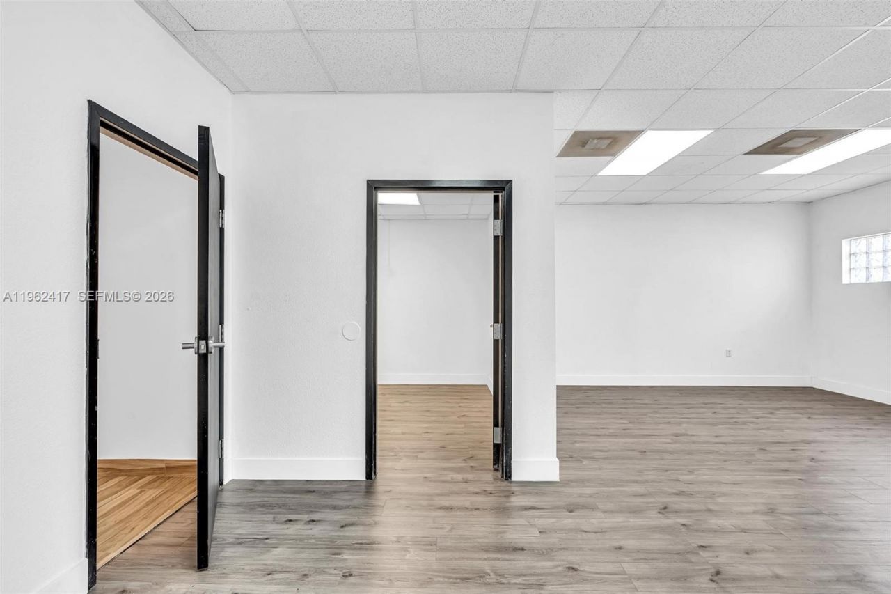 650 NE 167th St , Miami, FL 33162 Photo