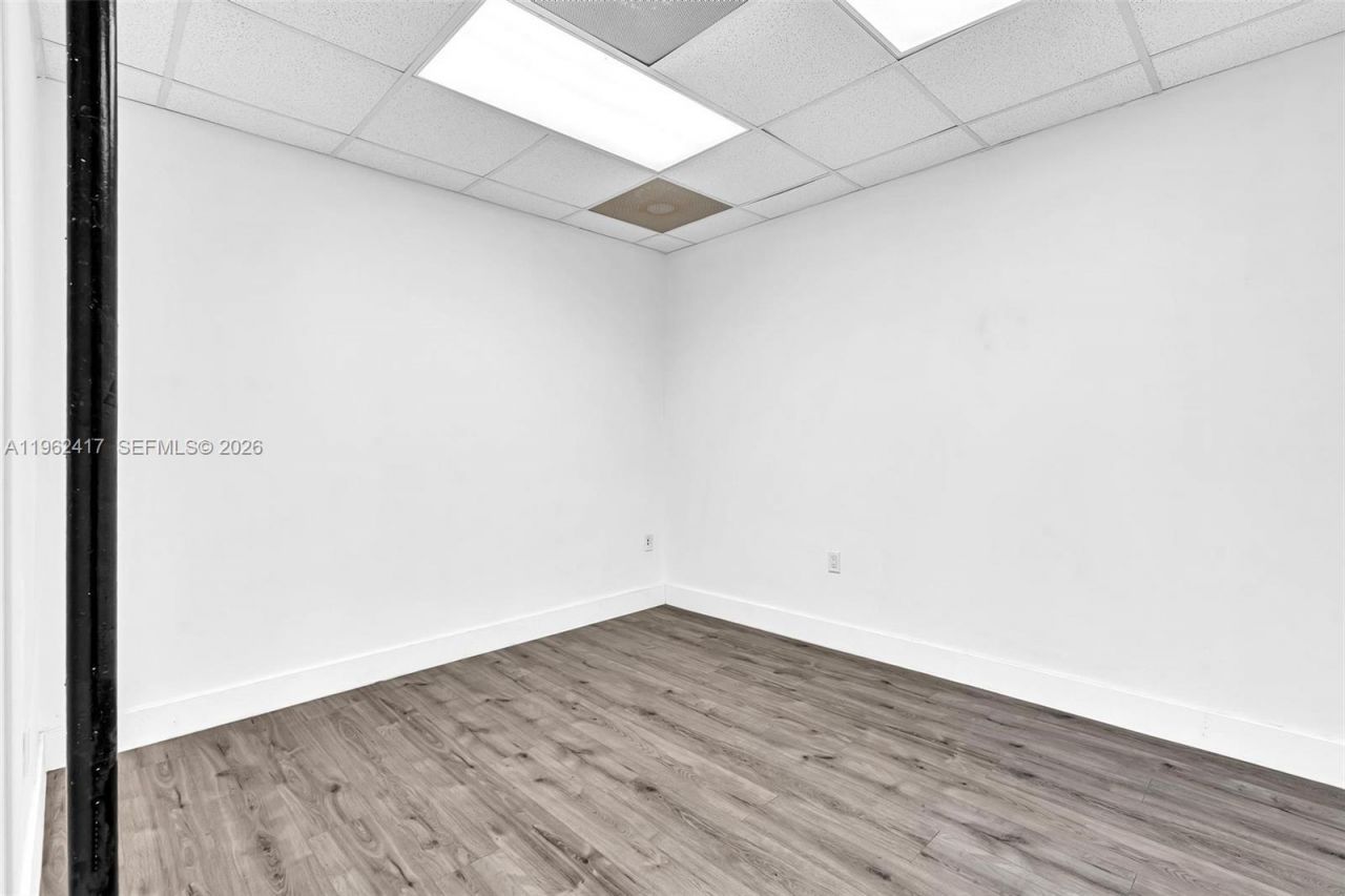 650 NE 167th St , Miami, FL 33162 Photo