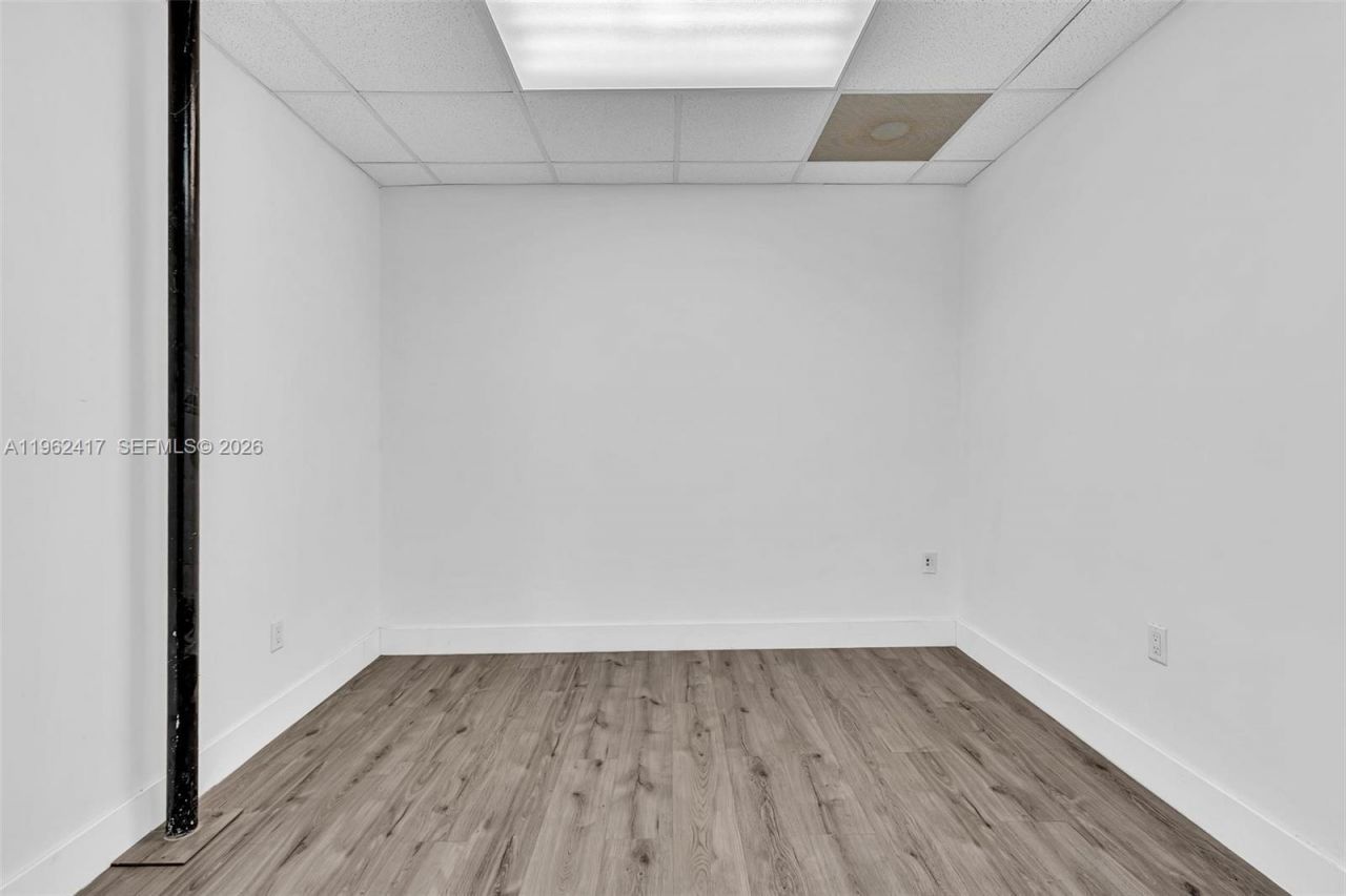 650 NE 167th St , Miami, FL 33162 Photo