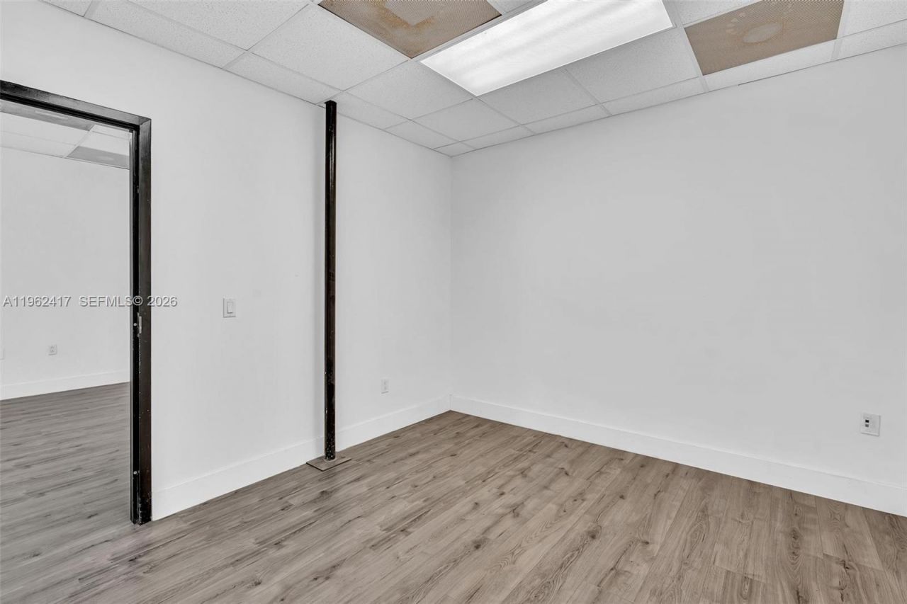 650 NE 167th St , Miami, FL 33162 Photo