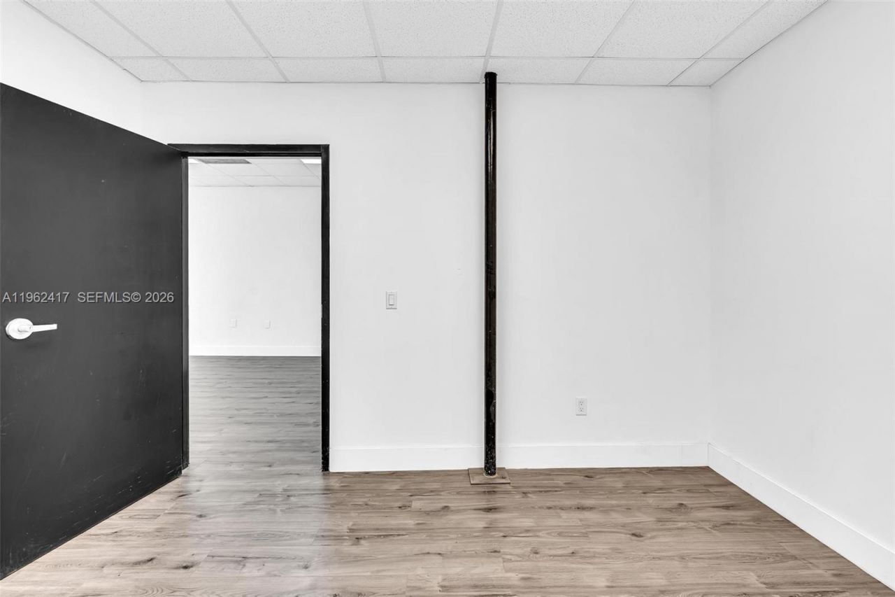 650 NE 167th St , Miami, FL 33162 Photo