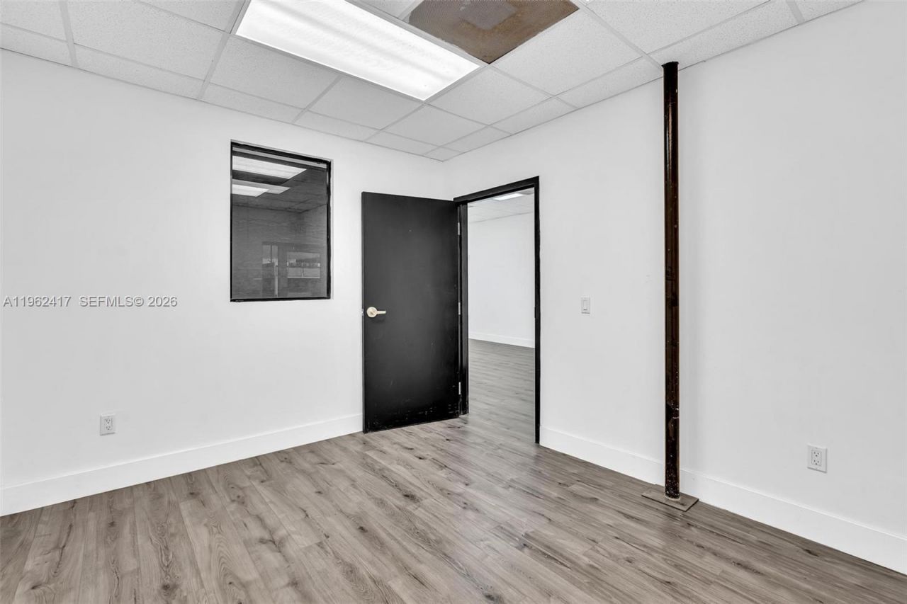 650 NE 167th St , Miami, FL 33162 Photo