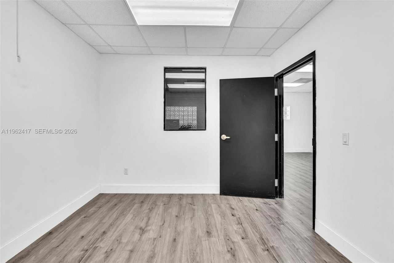 650 NE 167th St , Miami, FL 33162 Photo