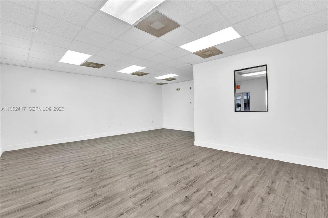 650 NE 167th St , Miami, FL 33162 Photo