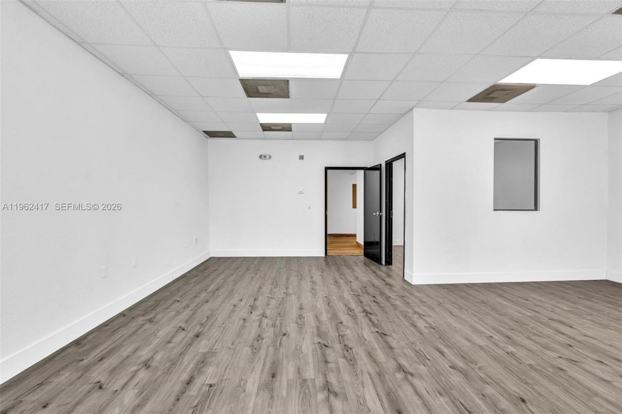 650 NE 167th St , Miami, FL 33162 Photo