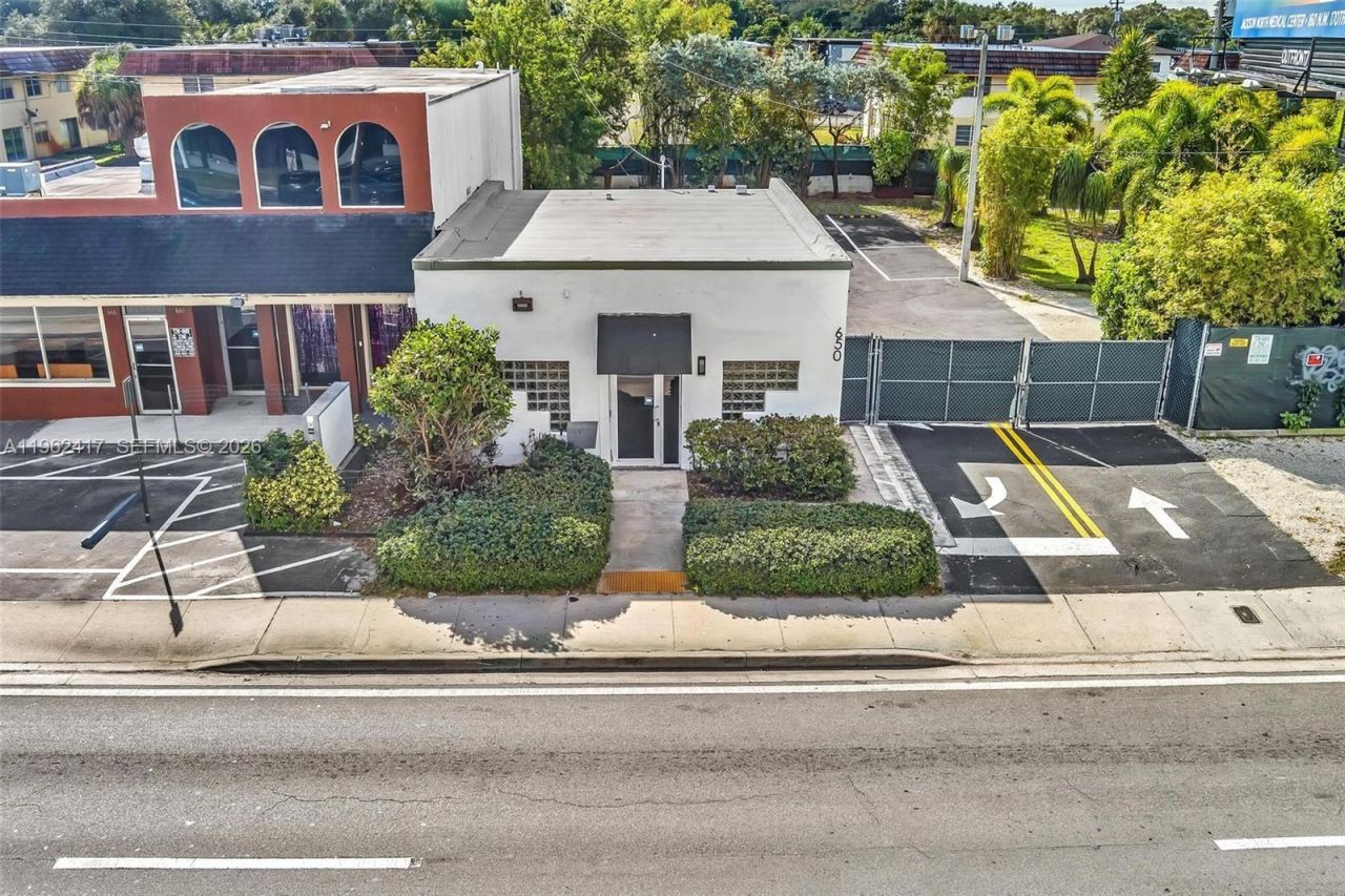 650 NE 167th St , Miami, FL 33162 Photo