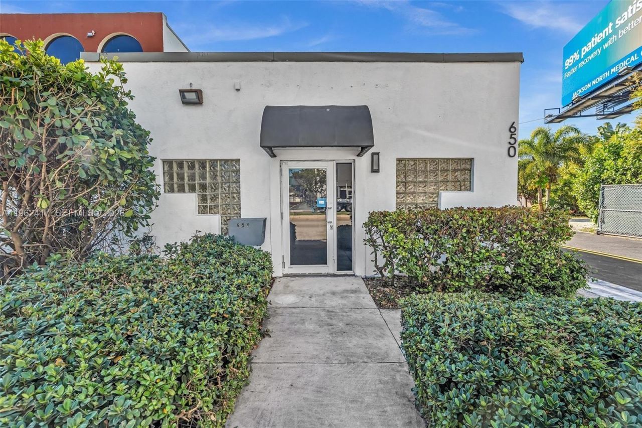 650 NE 167th St , Miami, FL 33162 Photo