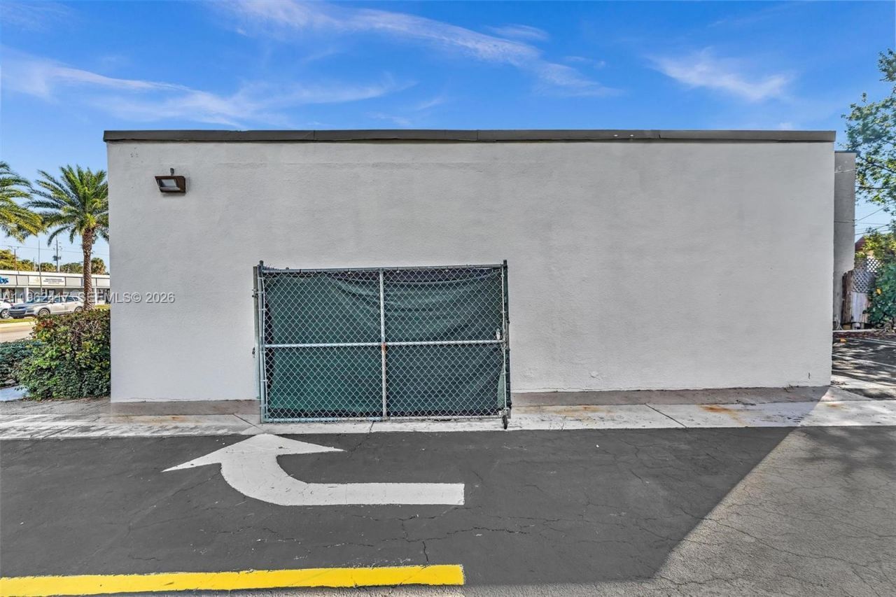 650 NE 167th St , Miami, FL 33162 Photo