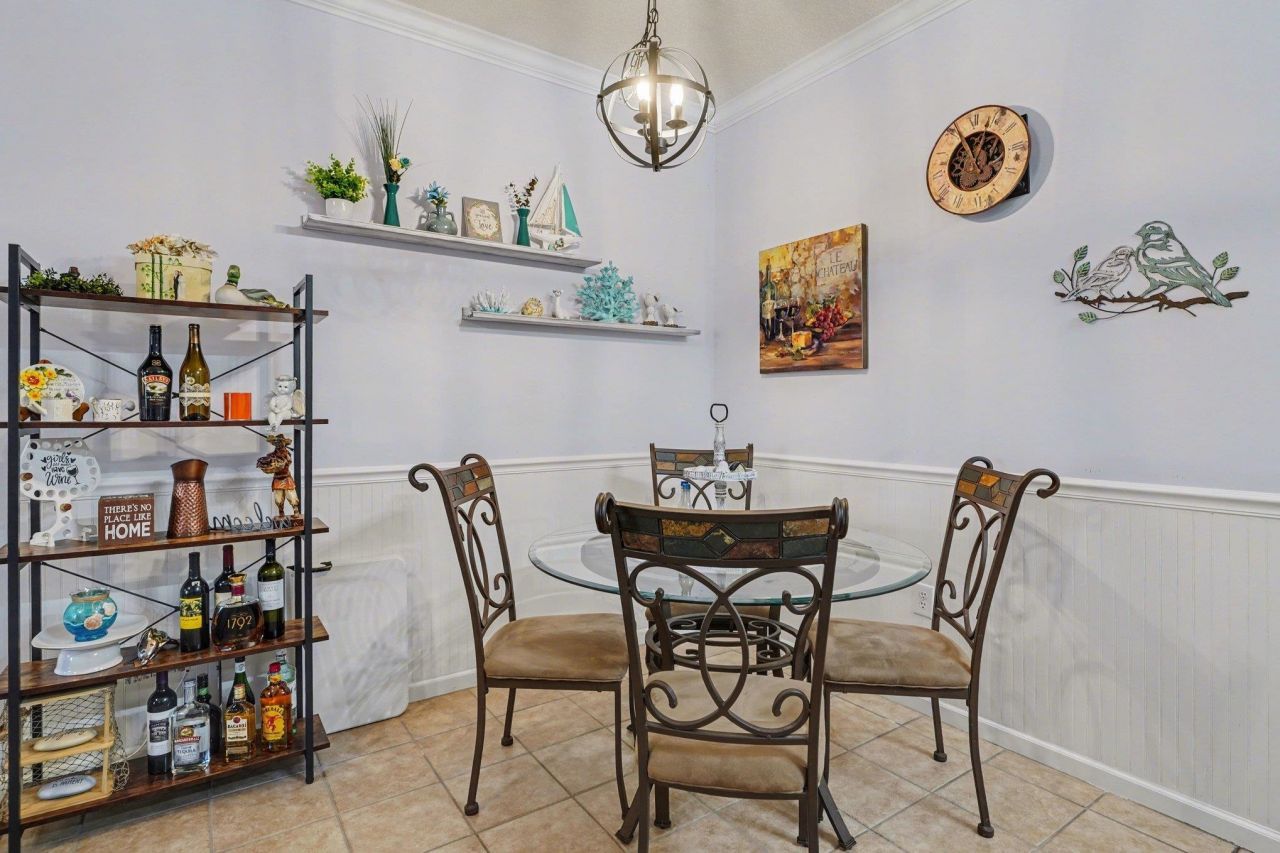 5846 Longwood Dr. Photo 11