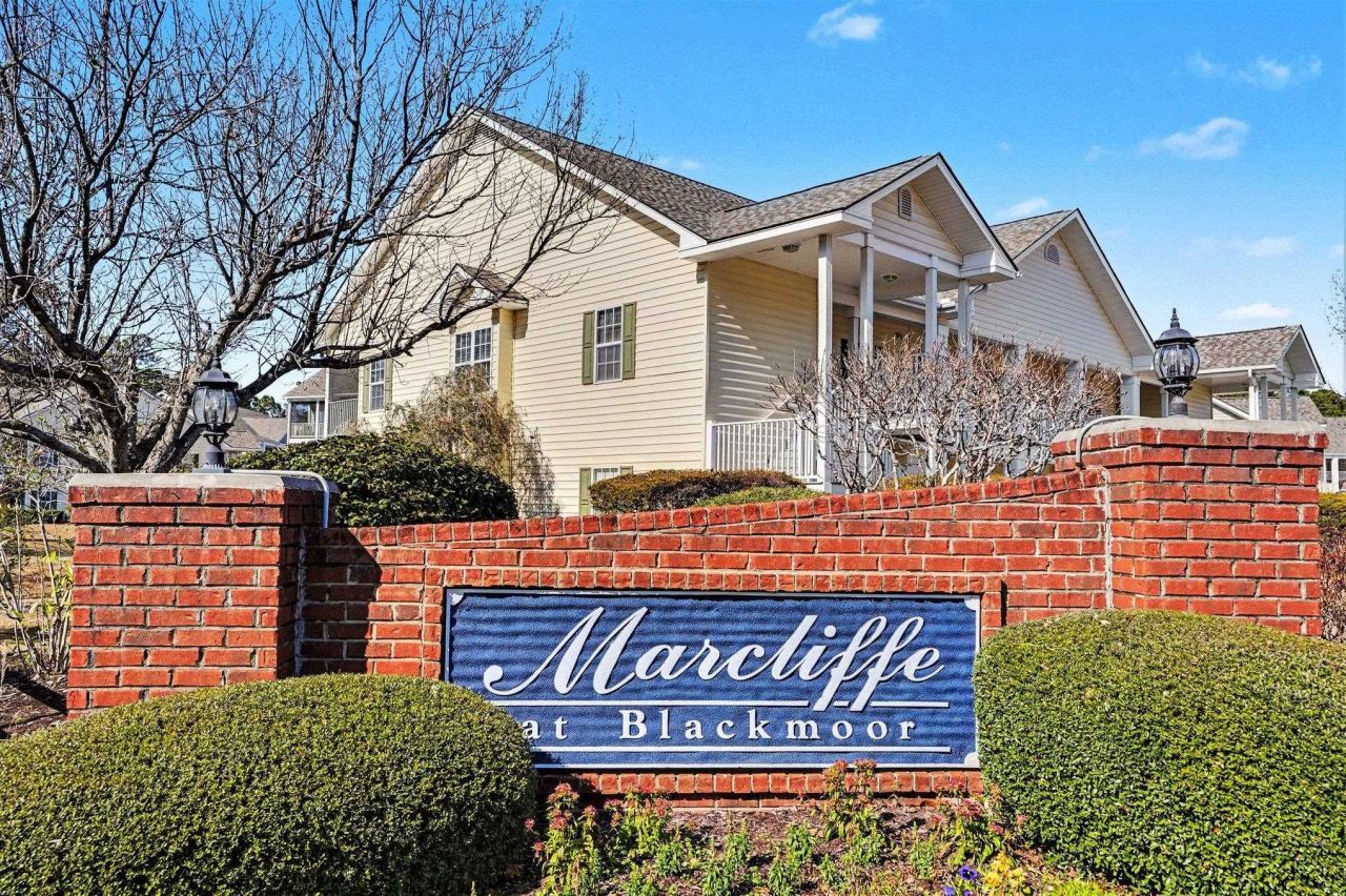 5846 Longwood Dr. Photo 4