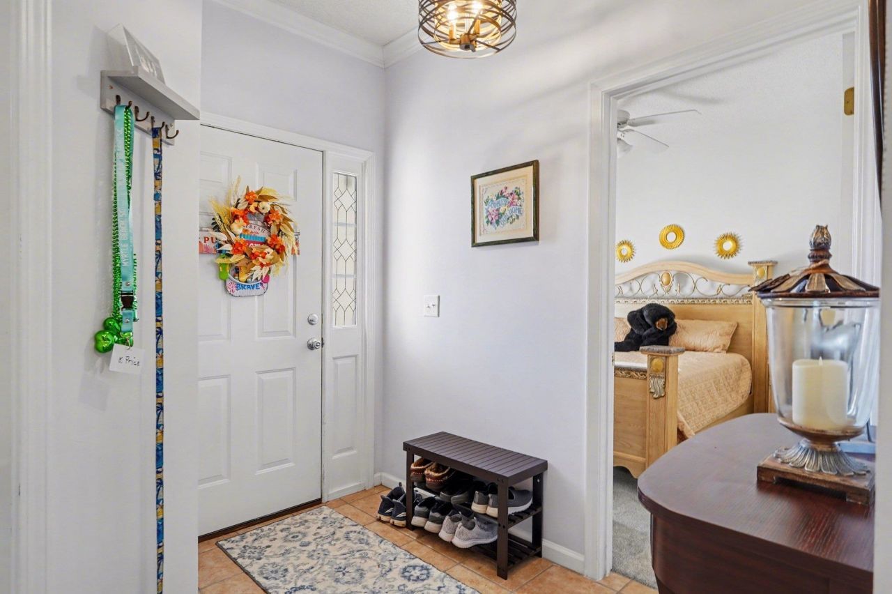 5846 Longwood Dr. Photo 6