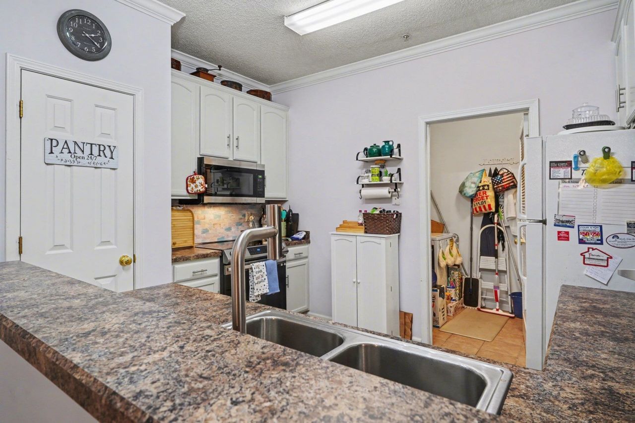 5846 Longwood Dr. Photo 8