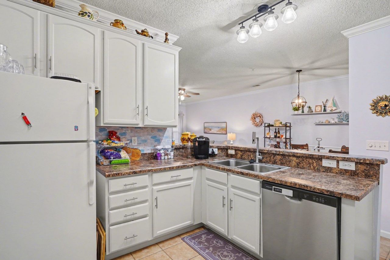 5846 Longwood Dr. Photo 9