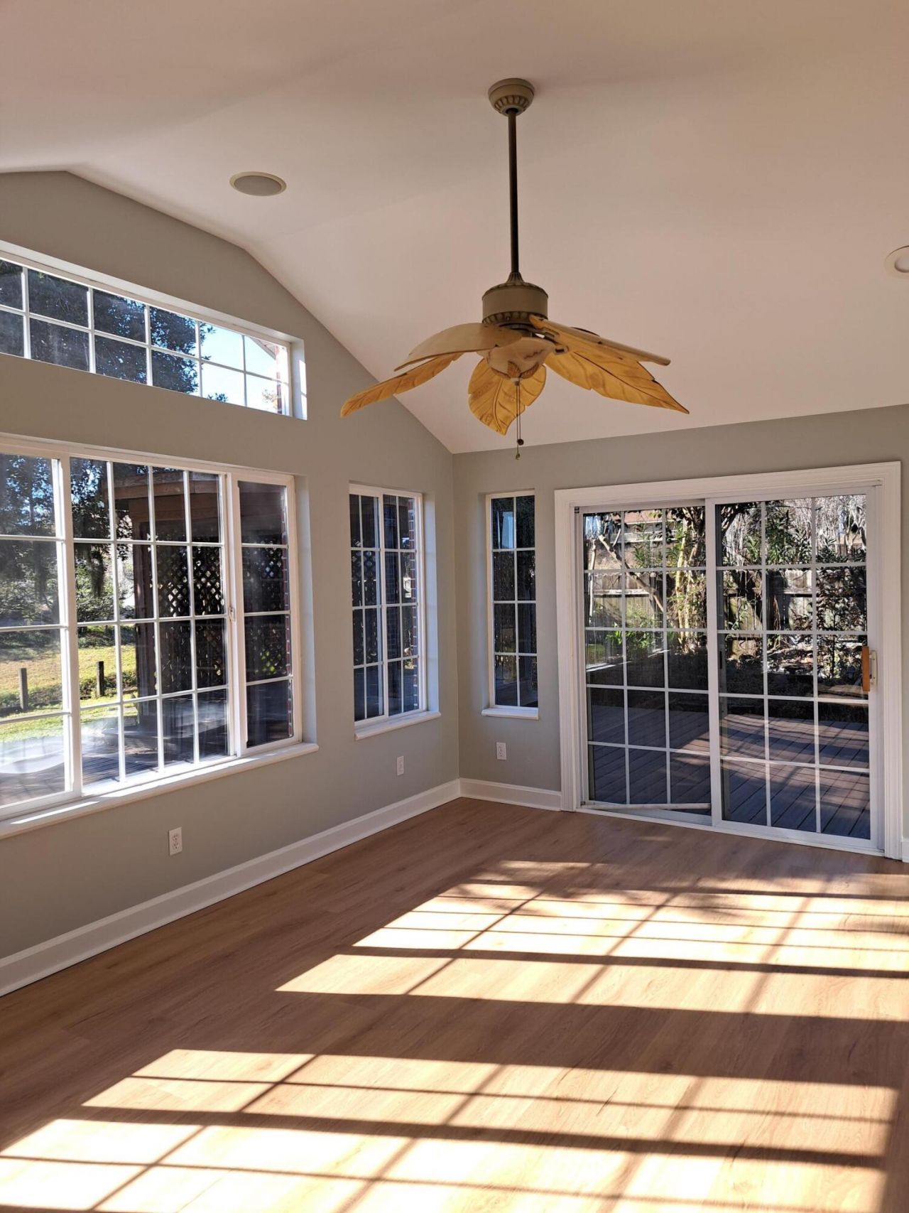 1027 E Recess Road Photo 7