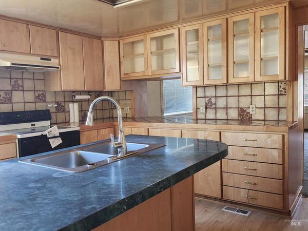 111 S Elder St, Nampa, ID 83686