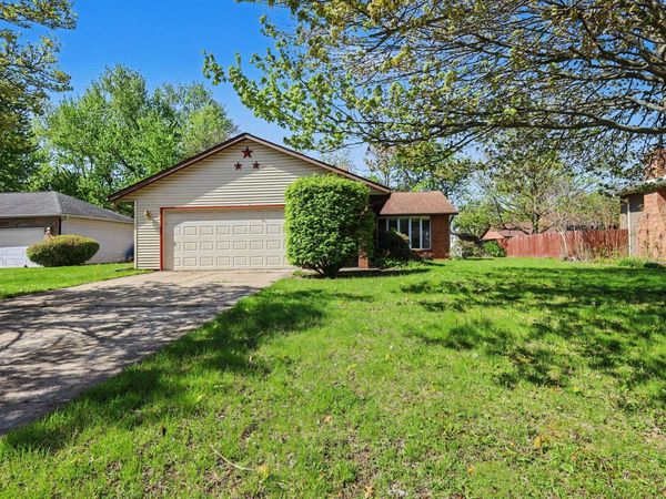 1624 Fox Point Drive, Chesterton, IN 46304