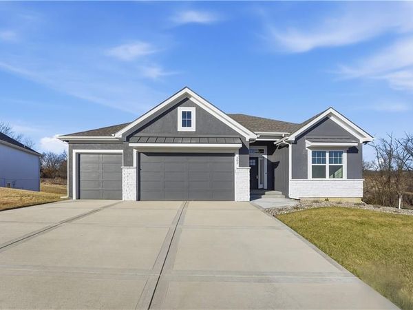 502 7th Street, Smithville, MO 64089