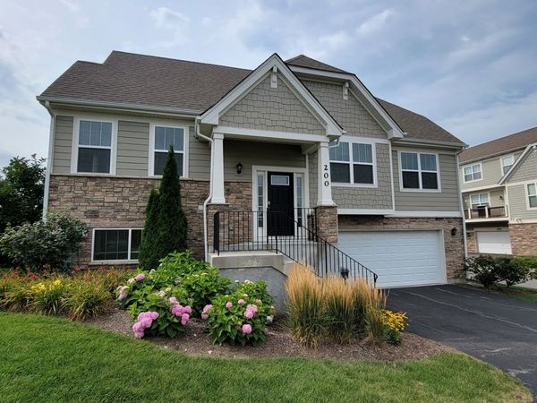 200 Goldenrod Drive, Elgin, IL 60124