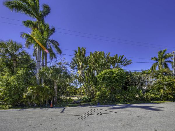 1118 S Palmway, Lake Worth Beach, FL 33460