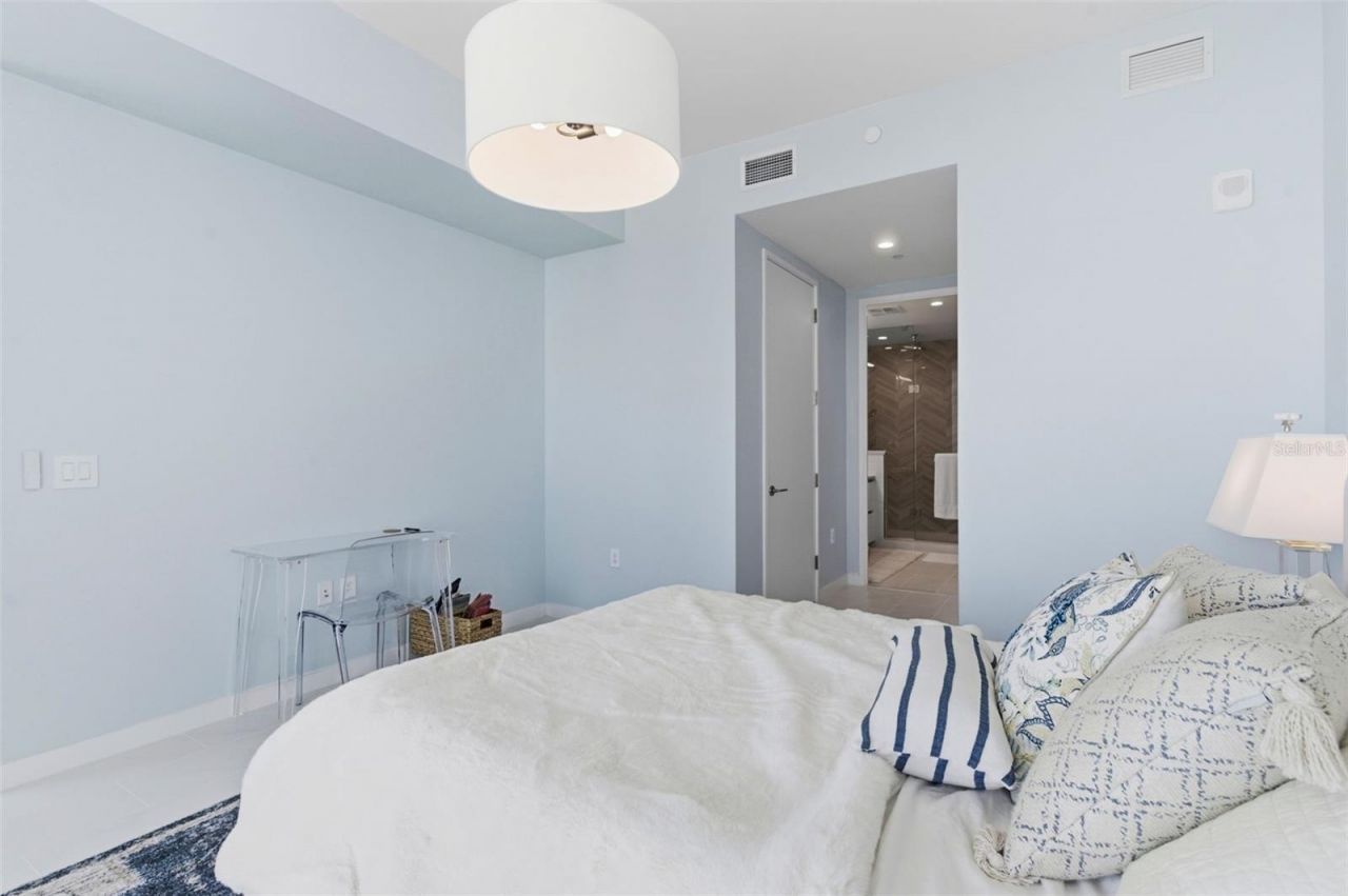 400 Central Avenue, Unit 1504, Saint Petersburg, FL 33701 Photo