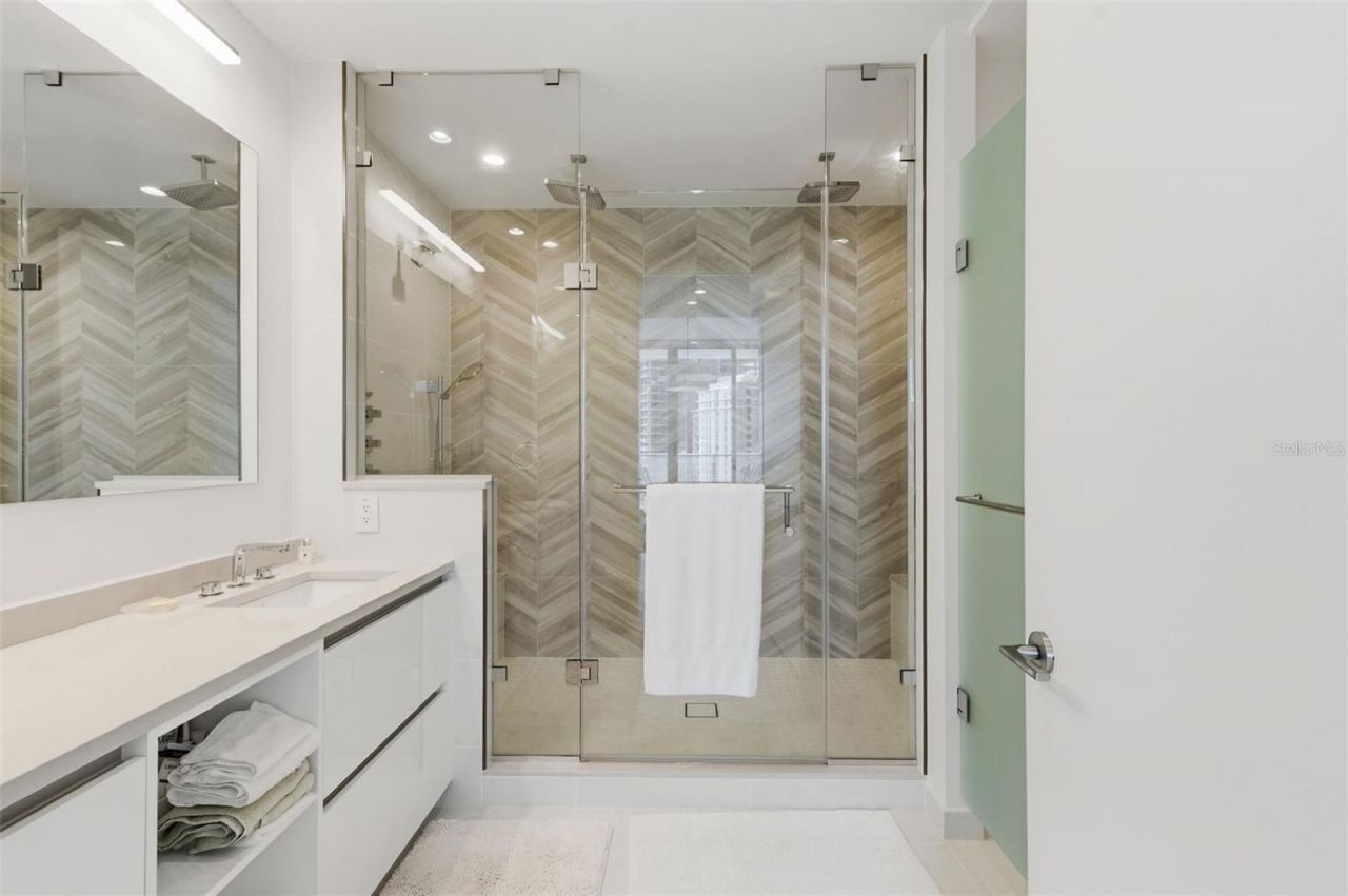 400 Central Avenue, Unit 1504, Saint Petersburg, FL 33701 Photo