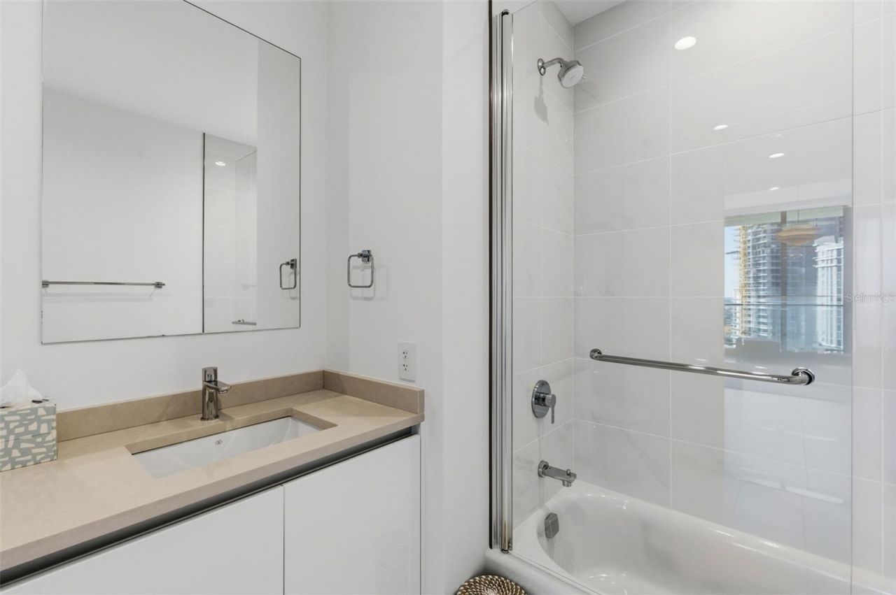 400 Central Avenue, Unit 1504, Saint Petersburg, FL 33701 Photo