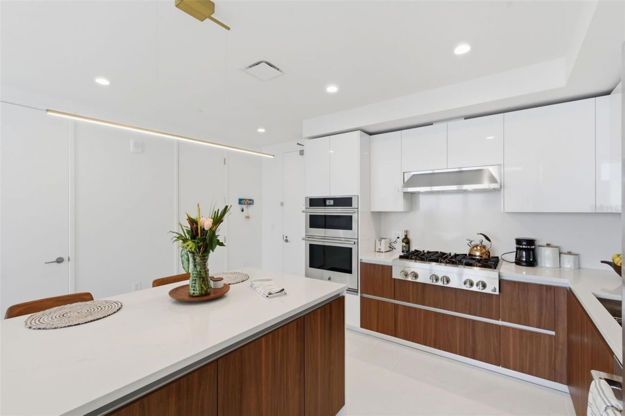 400 Central Avenue, Unit 1504, Saint Petersburg, FL 33701 Photo