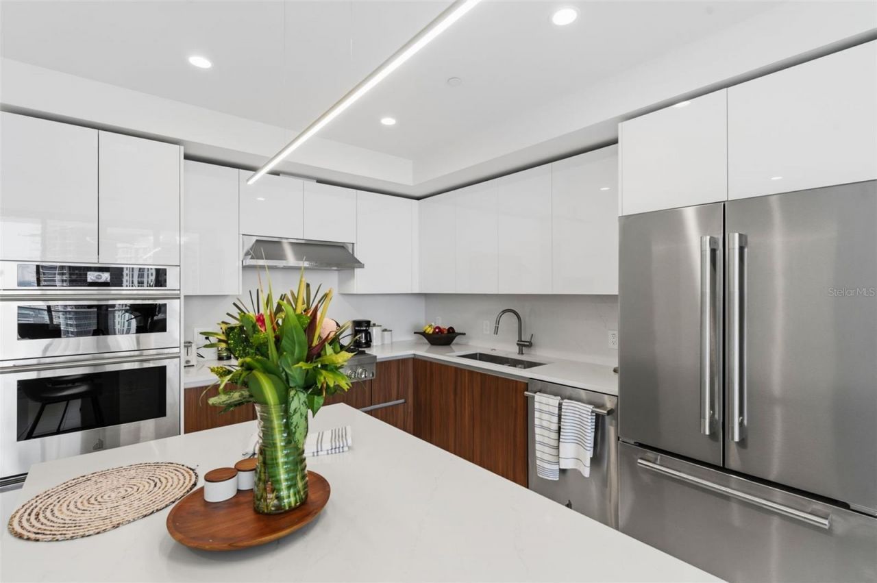 400 Central Avenue, Unit 1504, Saint Petersburg, FL 33701 Photo