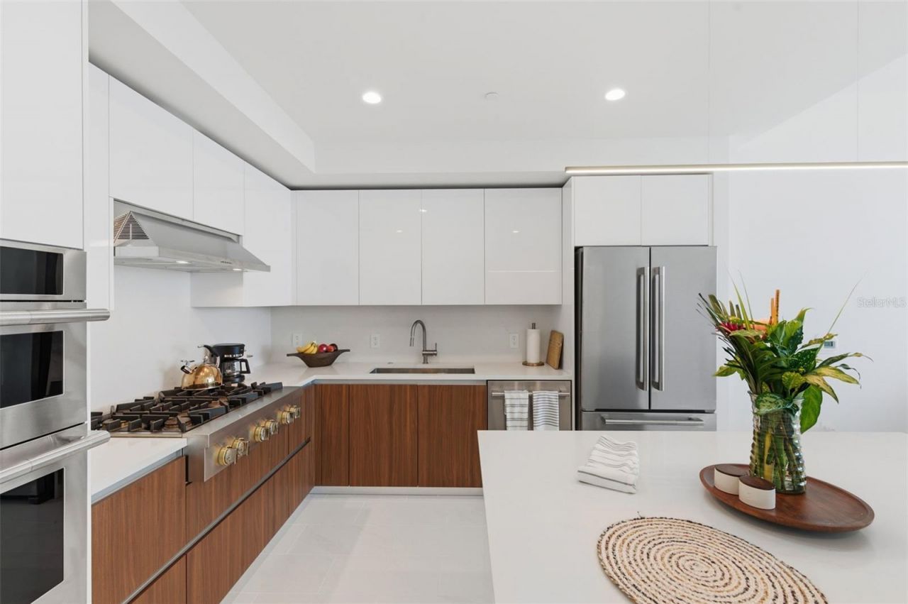 400 Central Avenue, Unit 1504, Saint Petersburg, FL 33701 Photo