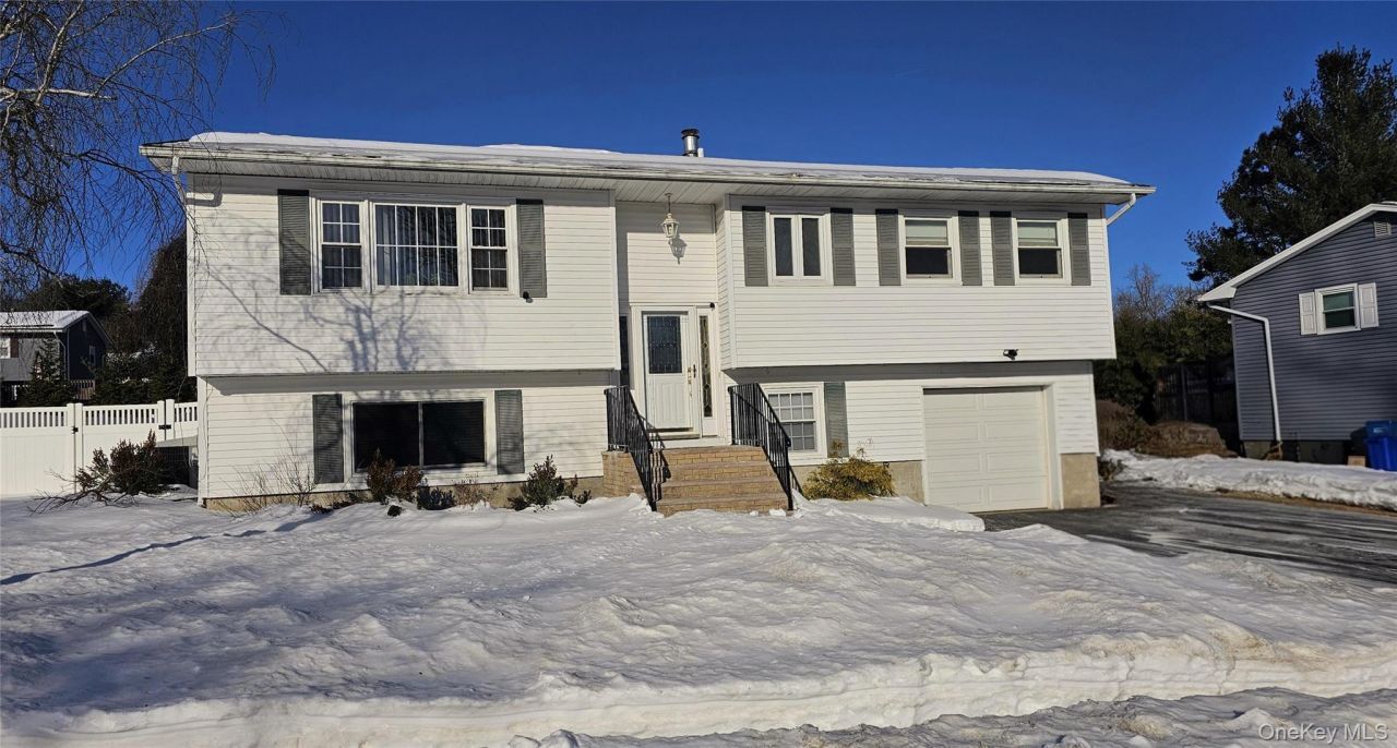 8 Autumn Lane, Stony Point, NY 10980 Main Photo