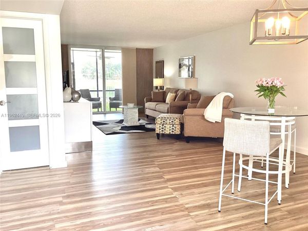 9423 S Hollybrook Lake Dr, Unit 106, Pembroke Pines, FL 33025