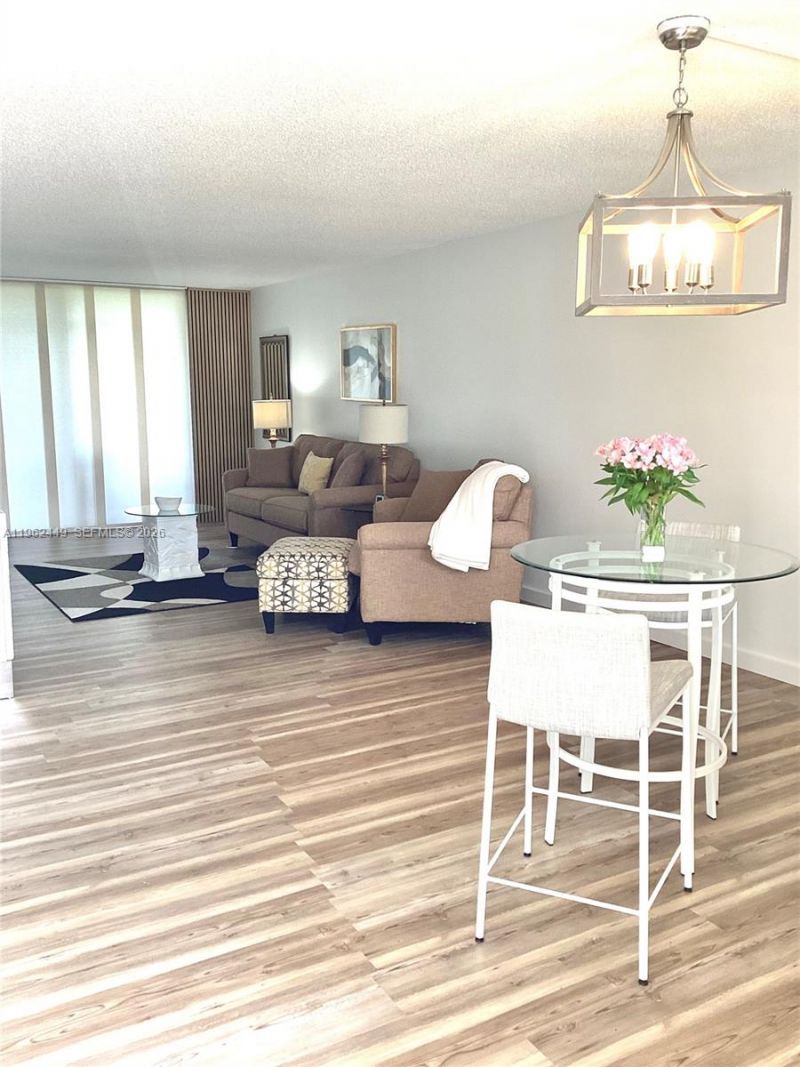 9423 S Hollybrook Lake Dr, Unit 106, Pembroke Pines, FL 33025 Photo