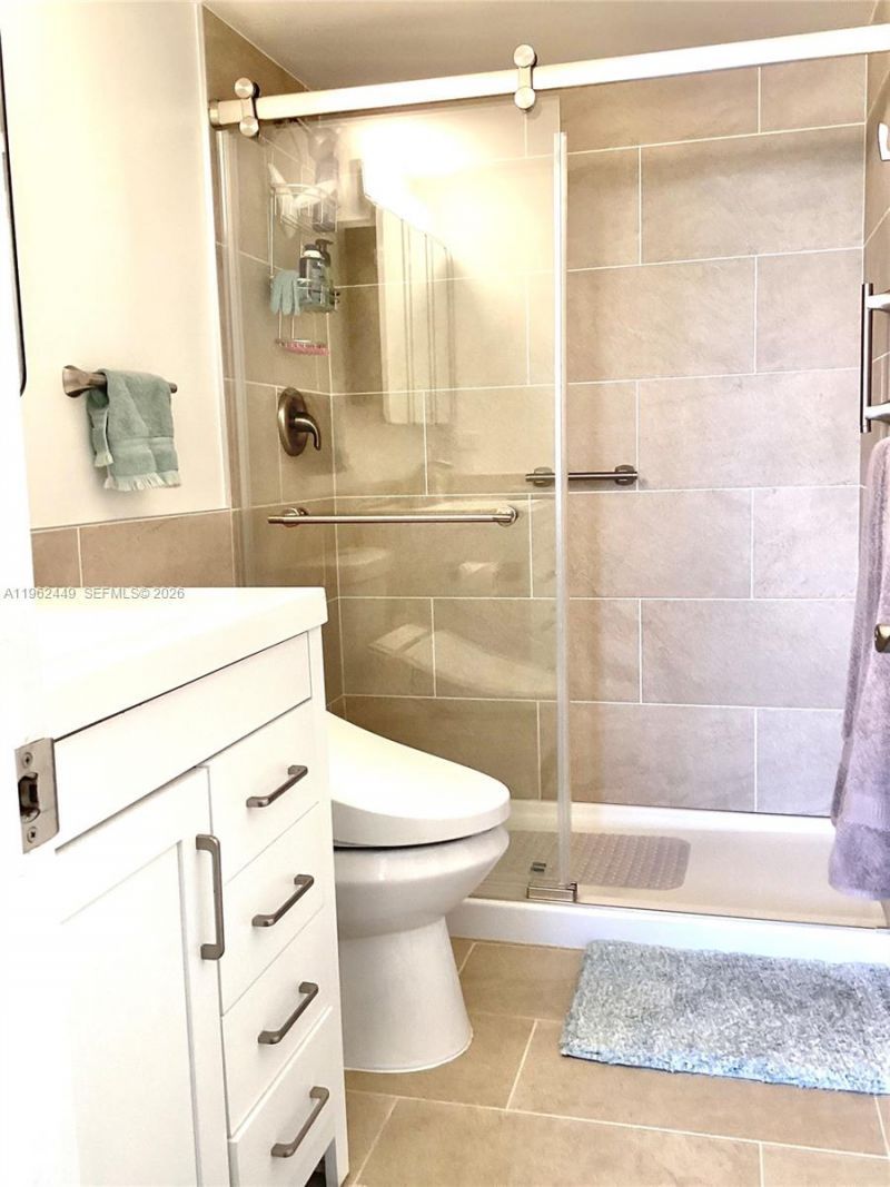 9423 S Hollybrook Lake Dr, Unit 106, Pembroke Pines, FL 33025 Photo