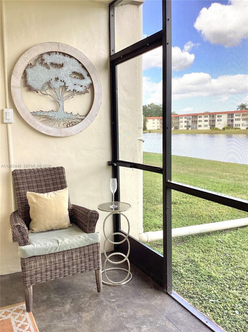 9423 S Hollybrook Lake Dr, Unit 106, Pembroke Pines, FL 33025 Photo