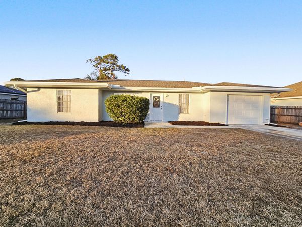 433 SE Seahouse Drive, Port Saint Lucie, FL 34983