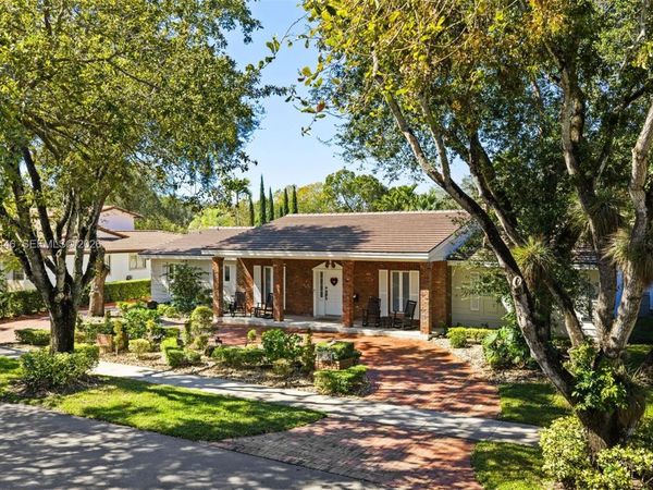 16140 Aberdeen Way, Miami Lakes, FL 33014