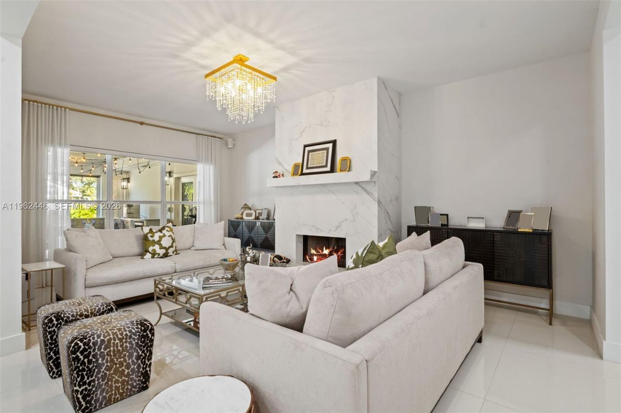 16140 Aberdeen Way, Miami Lakes, FL 33014 Photo