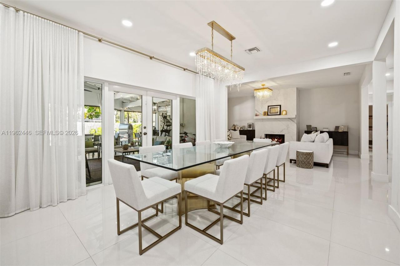 16140 Aberdeen Way, Miami Lakes, FL 33014 Photo