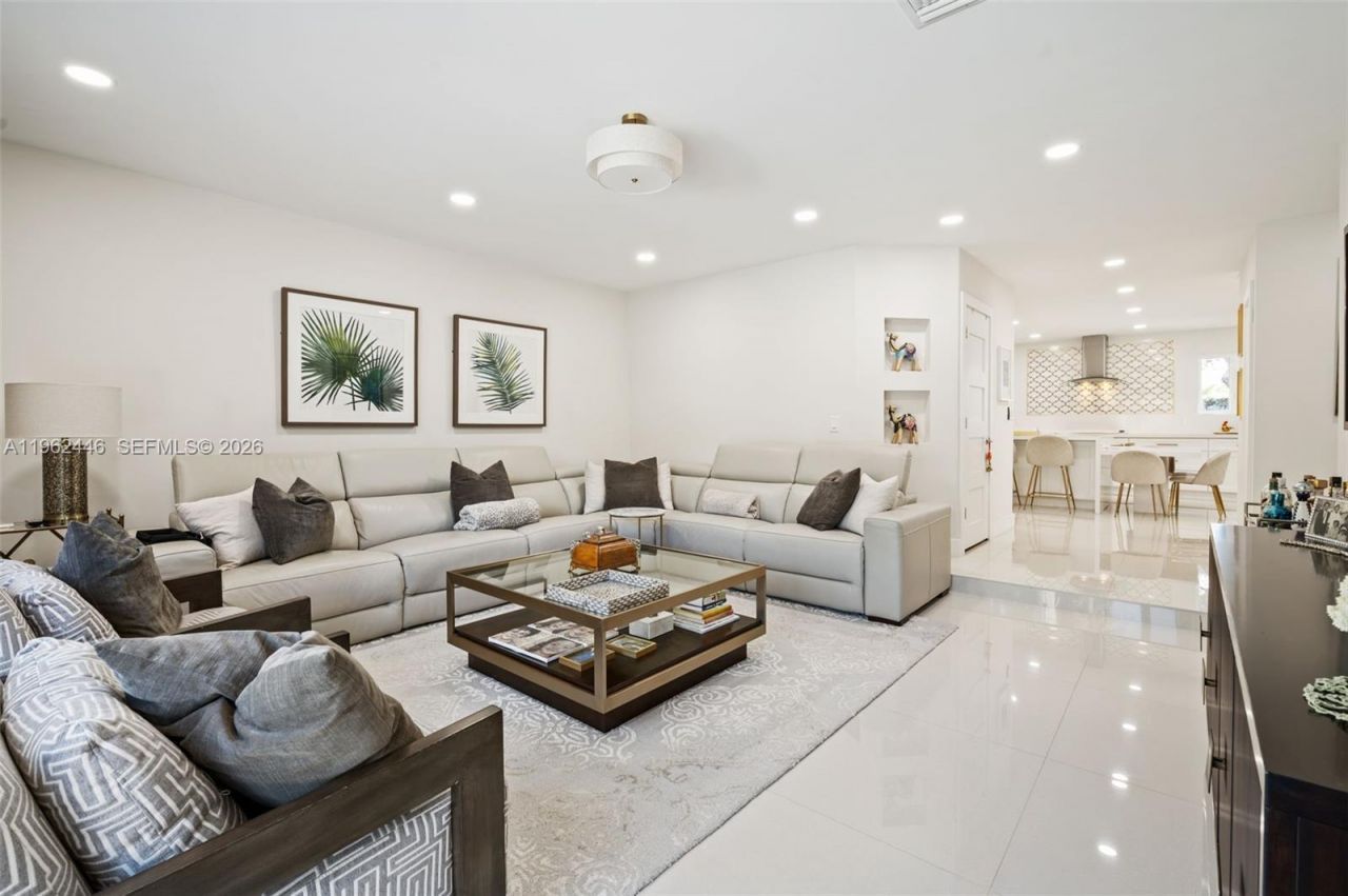 16140 Aberdeen Way, Miami Lakes, FL 33014 Photo