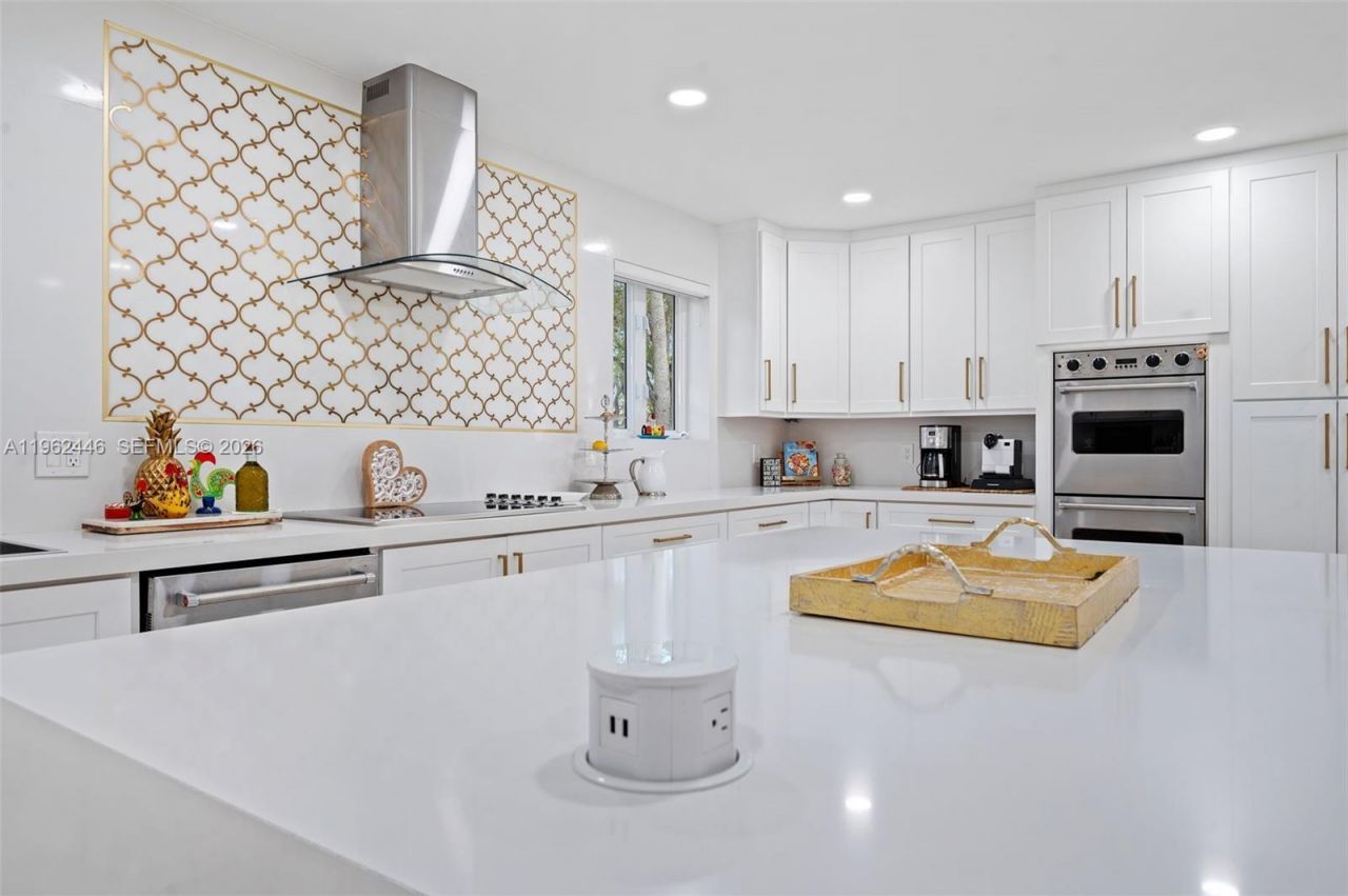 16140 Aberdeen Way, Miami Lakes, FL 33014 Photo