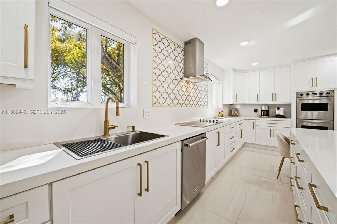 16140 Aberdeen Way, Miami Lakes, FL 33014 Photo