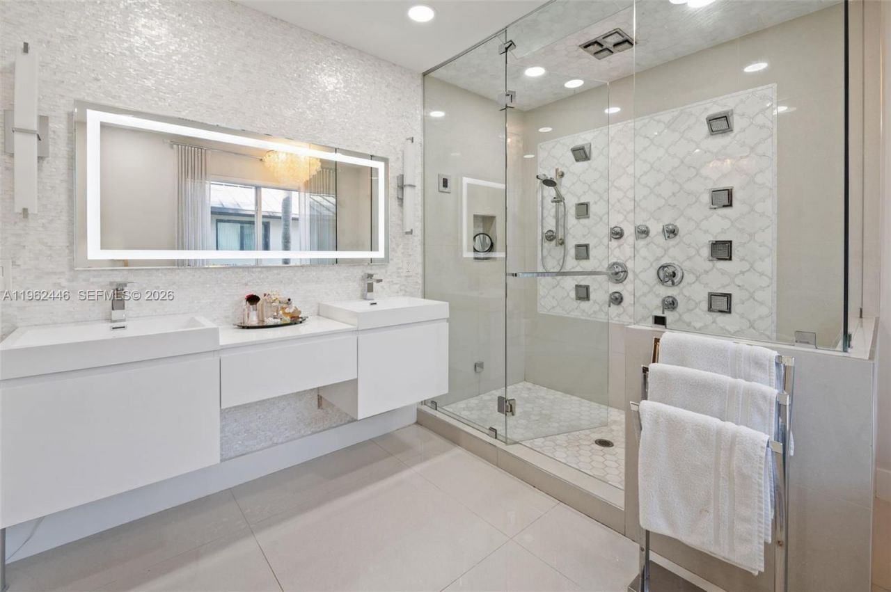 16140 Aberdeen Way, Miami Lakes, FL 33014 Photo