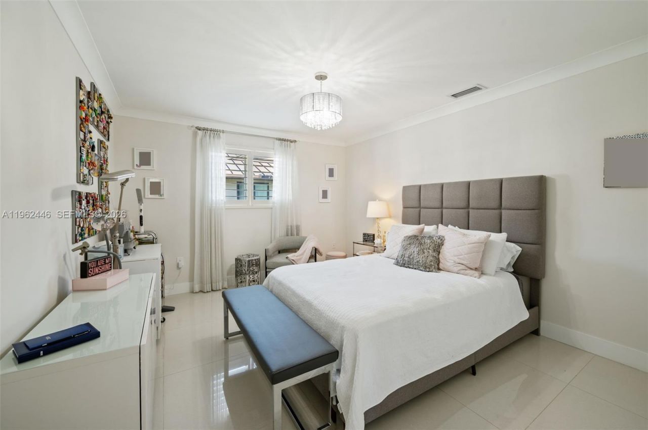 16140 Aberdeen Way, Miami Lakes, FL 33014 Photo